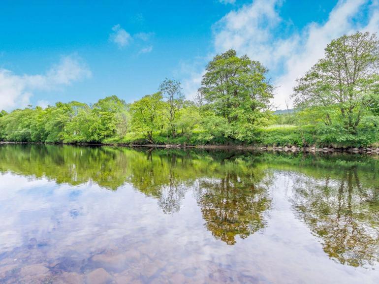 3 Bedroom Luxury Home, Hot Tub, Stunning Views Of Killin, Sitting On The River Dochart Экстерьер фото