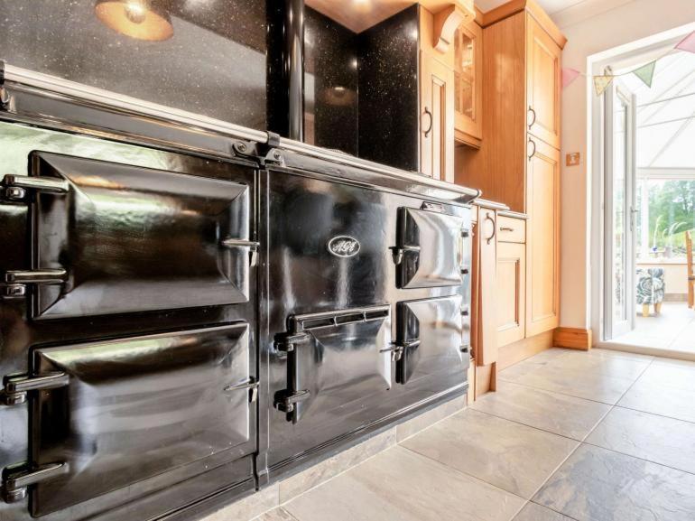 3 Bedroom Luxury Home, Hot Tub, Stunning Views Of Killin, Sitting On The River Dochart Экстерьер фото